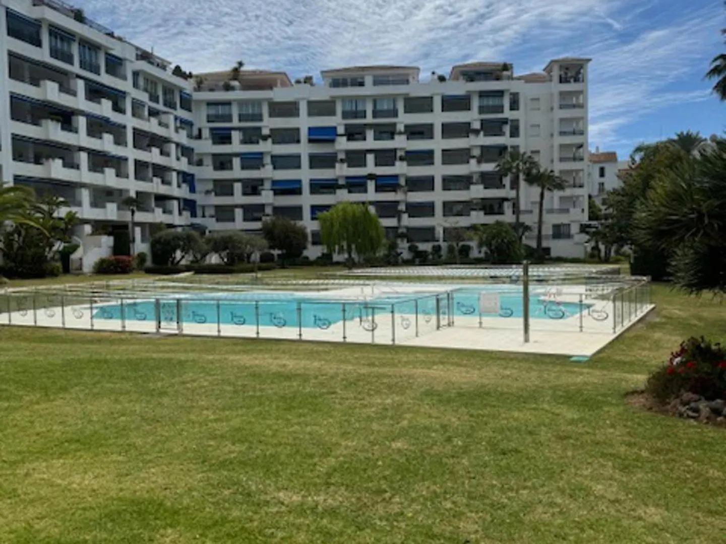 Luxurious Apartment In Puerto Banus Μαρμπέλλα